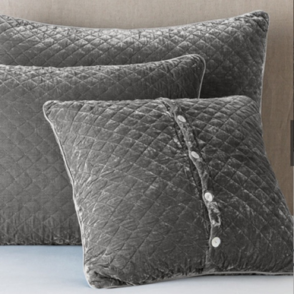 Bella Notte Silk Velvet Quilted Pillow Shams (2)